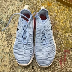 Nike Air Max Motion 2 Sz 7.5